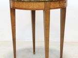 une image représentant une petite table sur laquelle se trouve un plateau