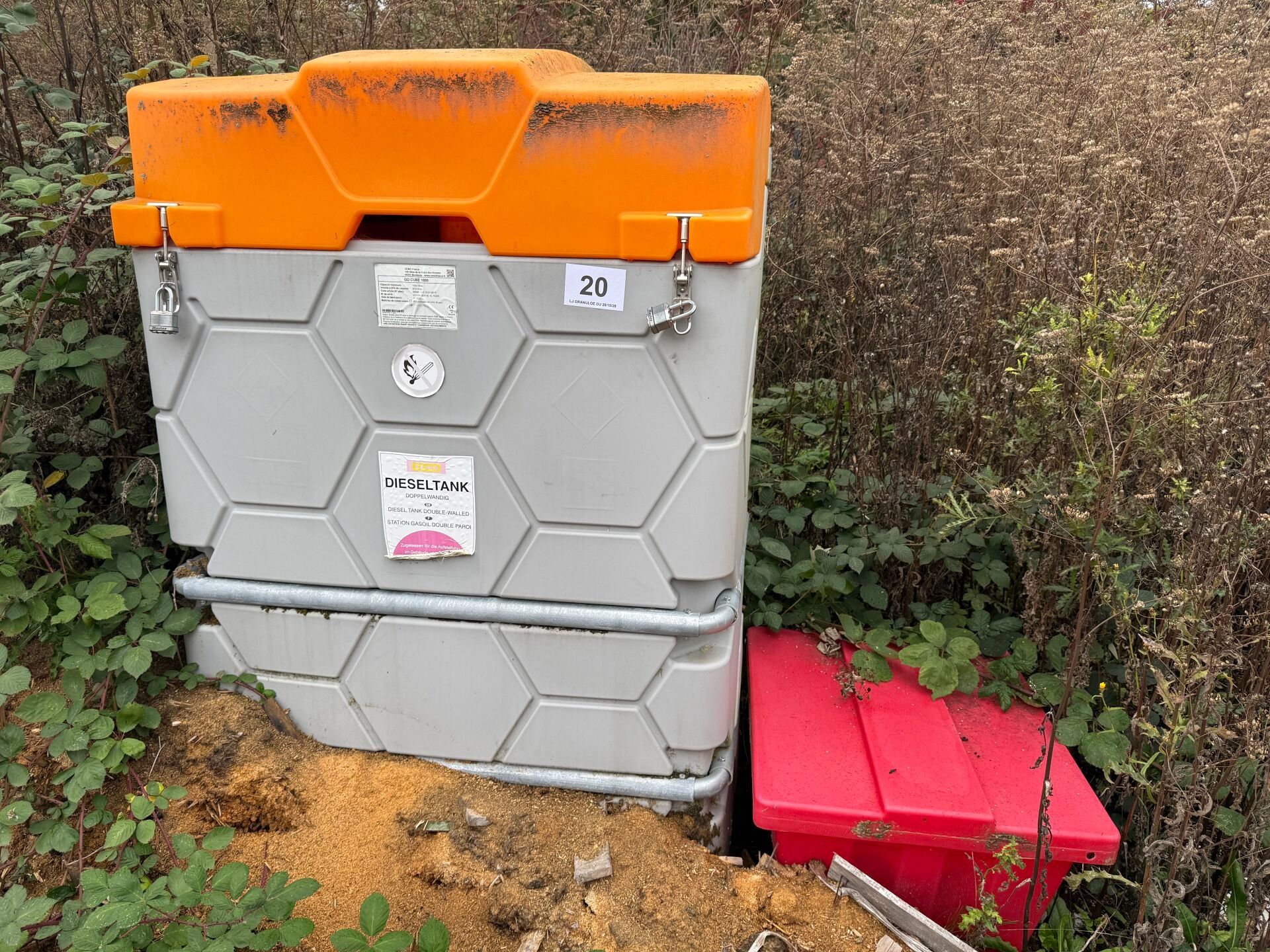 Cuve à gasoil (750 Litres) avec bac à sable en PVC rouge (00…