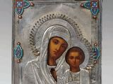 une icône en argent et émail représentant la Vierge Marie et l'Enfant Jésus
