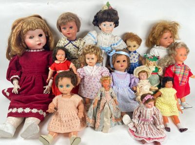a lot of dolls that are sitting together on a table