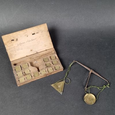 a small wooden box that has a pair of scissors in it