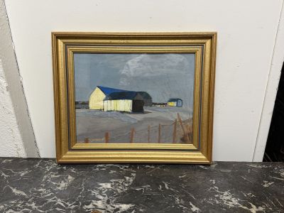 une peinture représentant une grange dans un champ, avec une clôture