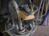 un tas de fils et encore des fils par terre