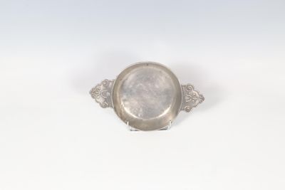 FIGEAC ECUELLE en étain à oreilles polylobées à contour ruba…