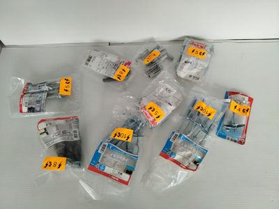 tout un tas de composants électriques de toutes sortes sur la table
