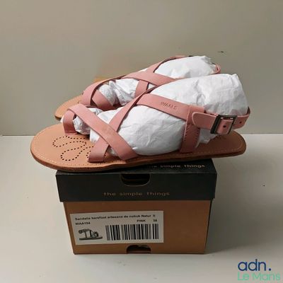 brand new women ' s clark sandals in pink size 7 5