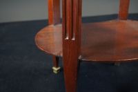 Petite table de salon ovale en acajou et placage d'acajou. (photo 6)