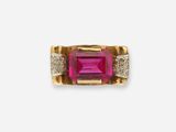 une bague en tourmaline rose et diamant