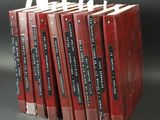 six livres sont empilés sur une table