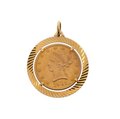 gros plan d'une pièce d'or portant un visage de femme