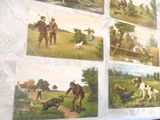 de nombreuses photos d'hommes et de chiens accrochées au mur