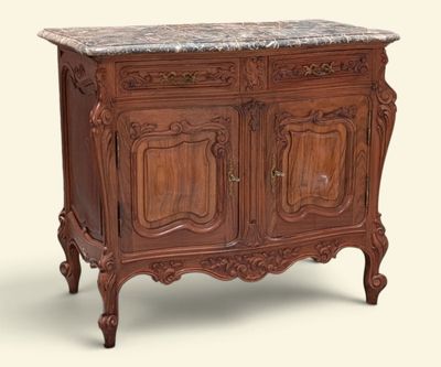 un petit meuble en bois avec un plateau en marbre sur fond blanc