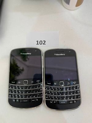 Deux téléphones BLACKBERRY avec un chargeur Adresse : 125 Av…