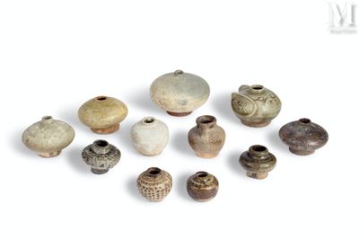 ASIE dont CHINE Collection de 11 vases