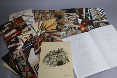 un grand nombre de livres posés sur une table