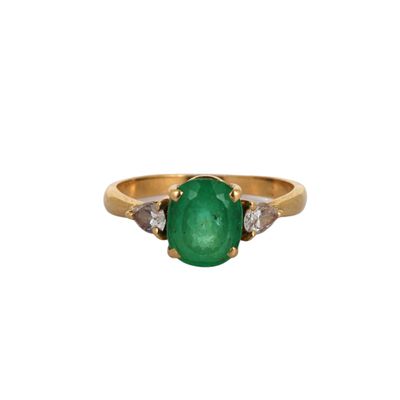 bague ovale en émeraude et diamant