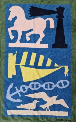 une image représentant une serviette bleue et verte sur laquelle figurent un cheval et un bateau