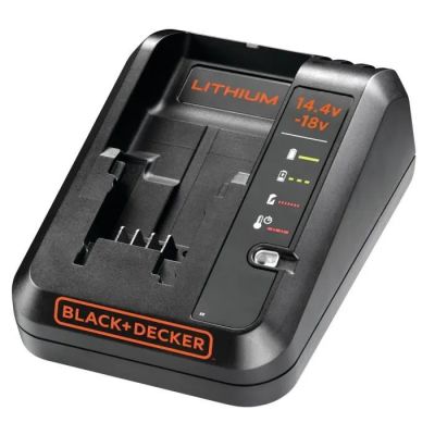 un chargeur de batterie Black & Decker sur fond blanc