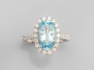 an oval aquamarinee and diamond ring