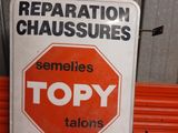 a sign that says reparation chaussures on the side of a building