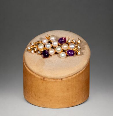 an image of a wooden box with a ring on top of it