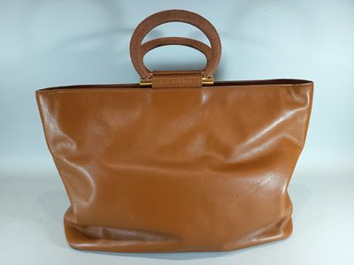 CELINE Sac cabas porté main en cuir camel, doubles poignées …