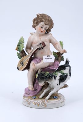 Sujet en porcelaine allemande polychrome figurant un angelot…