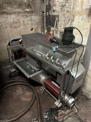 VENDU SUR DESIGNATION. 1 érafloir et 1 fouloir VINICOLE SCHN…