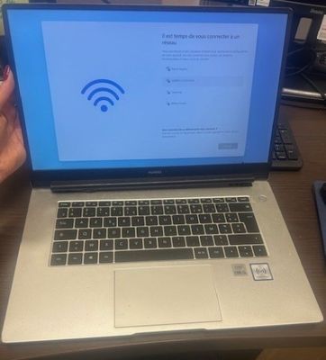 Ordinateur portable HUAWEI Modèle: BoB-WAH9Q avec chargeur (…