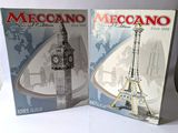 deux livres posés l'un à côté de l'autre sur une table