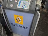 la photo d'une machine qui se trouve dans un garage