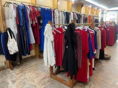 STOCK de vêtements femme comprenant (+/-) 5337 pièces :