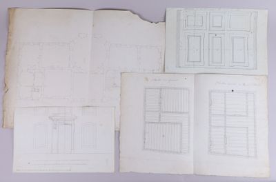 Plusieurs dessins représentant une maison sont représentés sur une feuille de papier