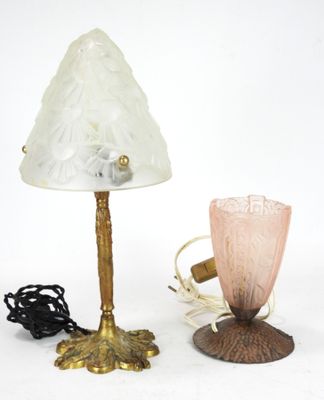 two lamps that are sitting on a table