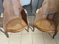 Paire de bergères à fonds et assises cannées en bois sculpté… (photo 4)
