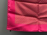 pochette en soie rose à motifs géométriques roses et verts