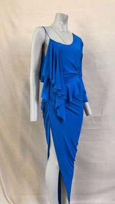 une robe bleue sur un mannequin, un mannequin, un mannequin, un mannequin, un mannequin, un mannequin, un mannequin, un mannequin, un mannequin