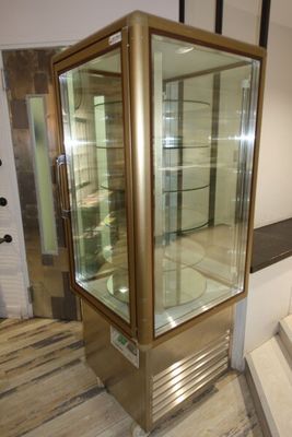 SUR DESIGNATION : Une vitrine quatre faces positive TECFRIGO…