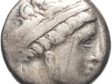 gros plan d'une pièce de monnaie sur laquelle figure un visage de femme