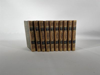 un ensemble de six vieux livres superposés