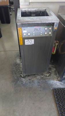 a machine that is sitting in the middle of a room