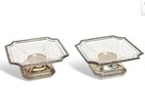 paire de bougeoirs plaqués argent avec des inserts en verre