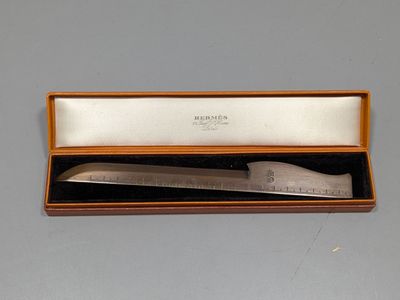 HERMES. Coupe-papier double-décimètre en bronze en forme de …