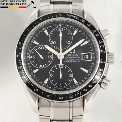 une image d'une montre en gros plan sur fond blanc