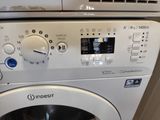 une photo d'un lave-linge et d'un sèche-linge dans une cuisine