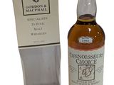 l'image d'une bouteille de whisky posée à côté d'une boîte