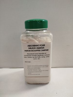 un bocal contenant de la poudre blanche posé sur une table