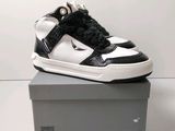 Baskets Nike Air Force 1 Mid noires et blanches