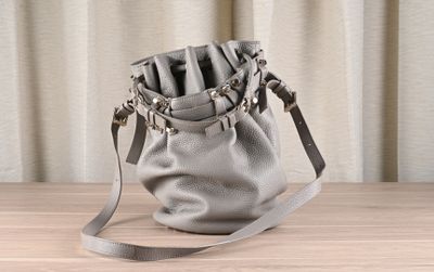 ALEXANDER WANG Sac seau en cuir grainé éléphant, double comp…