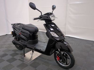un scooter garé dans une pièce